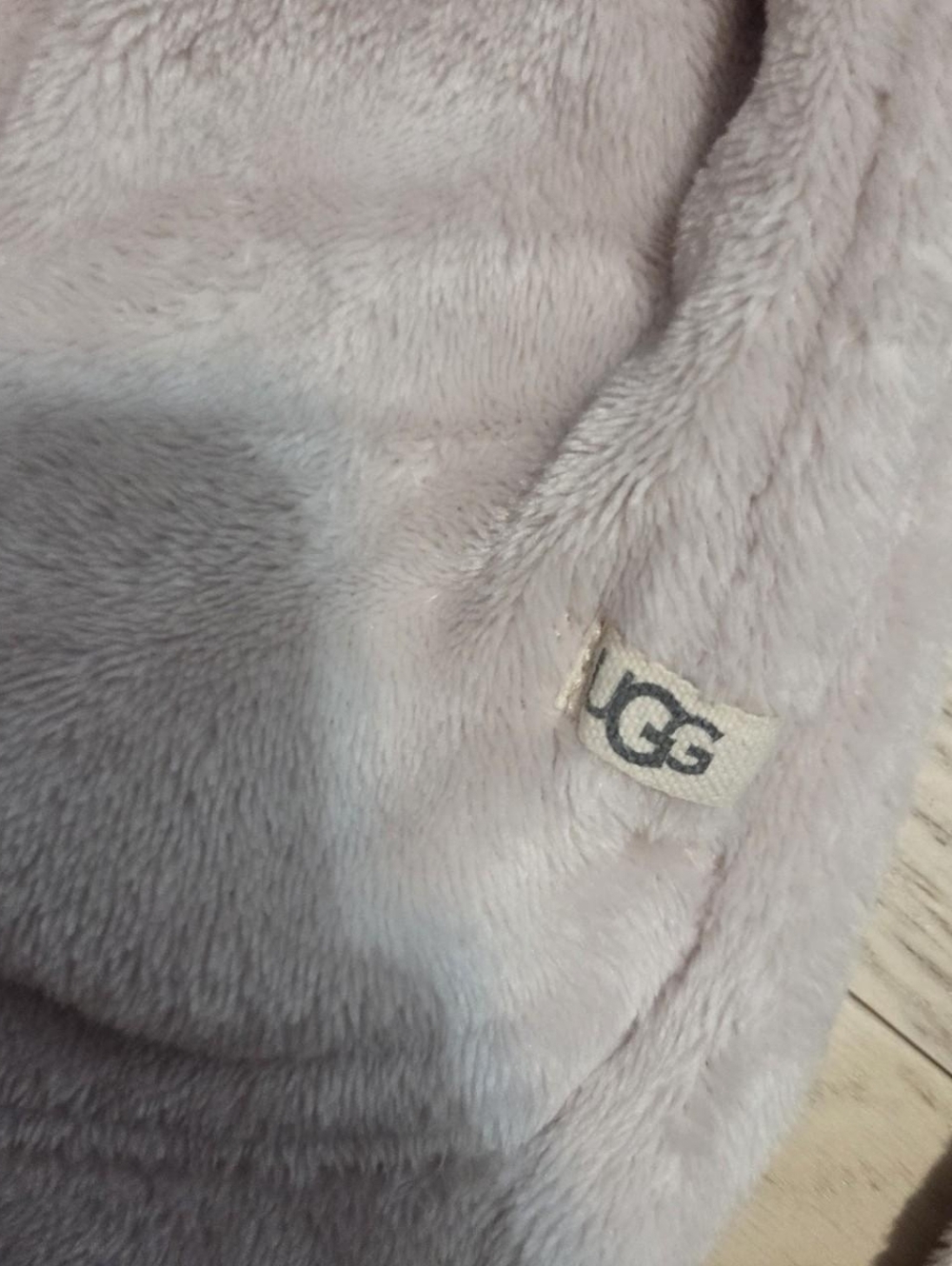Ugg Robe - Picture 2 of 4